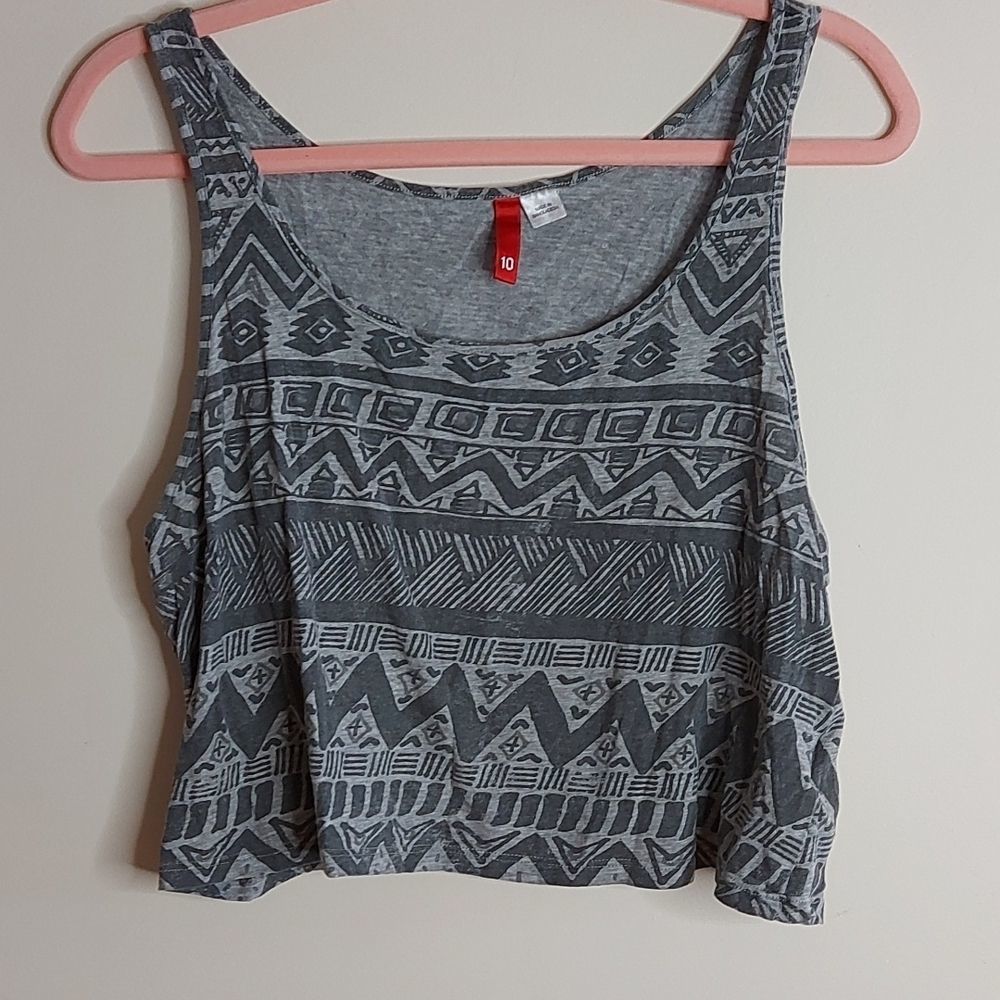 H&M Gray Patterned Crop Top